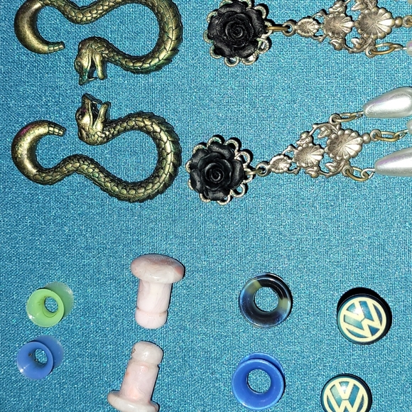 Lot of Plugs, Tunnels & Tapers (ALL SIZES 0G AND UNDER) - Picture 5 of 8